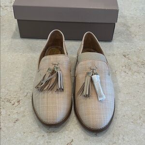 Women’s Cream Loafer with Tassel